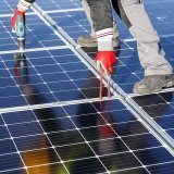Les établissements publics autonomes genevois ont entamé la transition énergétique nécessaire, notamment avec la pose de panneaux solaires, mais cette démarche n'est pas assez structurée, constate la Cour des comptes (archives).